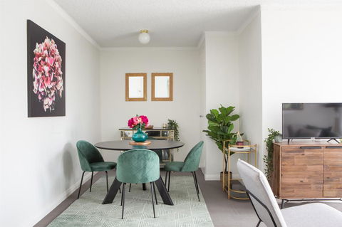 Sunny Apartment In Quiet And Green Neighbourhood - Accommodation BNB 2