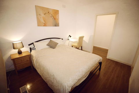 Sunny House - Melbourne Airport Home - Accommodation BNB 0
