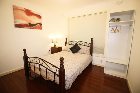 Sunny House - Melbourne Airport Home - Accommodation BNB 2