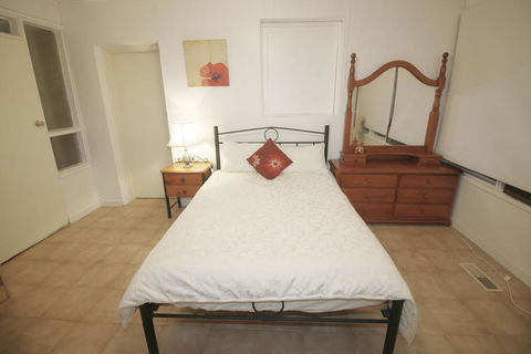 Sunny House - Melbourne Airport Home - Accommodation BNB 3