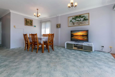 Sunset Towers, Unit 2/25 Donald Street - Accommodation BNB 2
