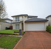 Superb Luxe 5BR housePoint Cook near lake - Accommodation BNB