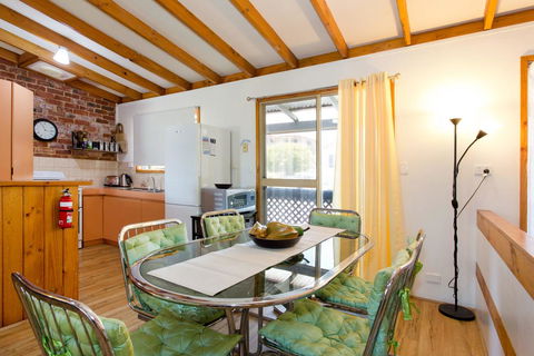 Surf And Sunsets, Beach Holiday Home Mandurah - Accommodation BNB 2