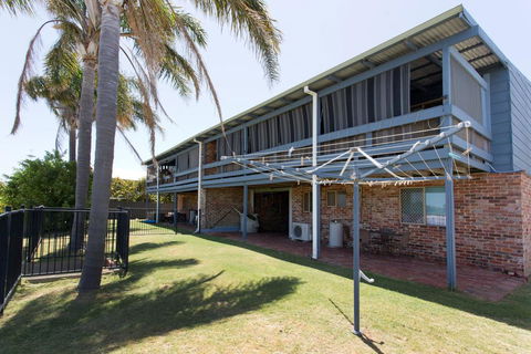 Surf And Sunsets, Beach Holiday Home Mandurah - Accommodation BNB 1