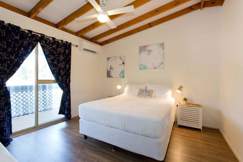 Surf And Sunsets, Beach Holiday Home Mandurah - Accommodation BNB 3