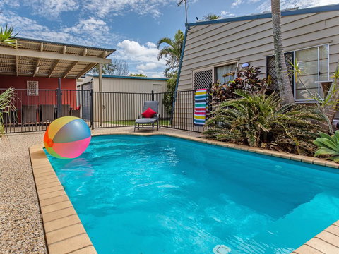 Surf Club House, Pet Friendly, Sunshine Coast, Holiday House, Marcoola - Accommodation BNB 0