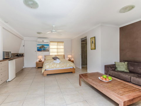 Surf Club House, Pet Friendly, Sunshine Coast, Holiday House, Marcoola - Accommodation BNB 1
