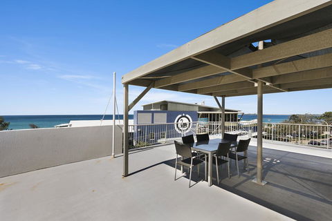 Surfcomber On The Beach - Accommodation BNB 1