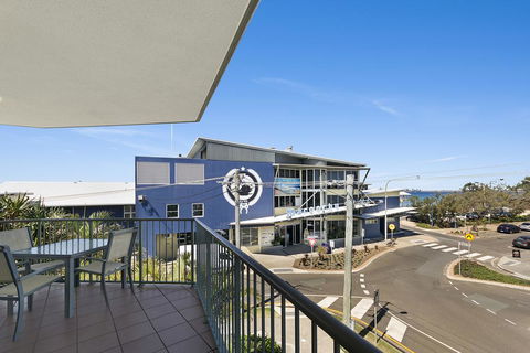 Surfcomber On The Beach - Accommodation BNB 3