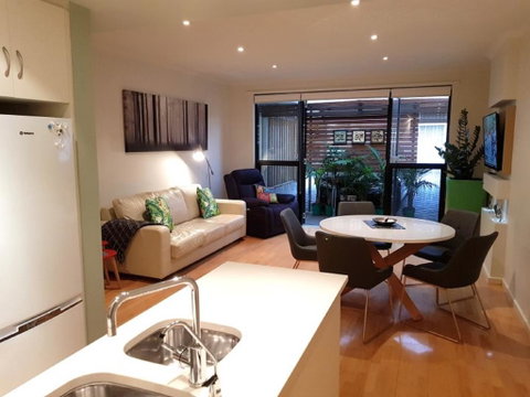 The Artisan - 3BR House In The City - Accommodation BNB 0