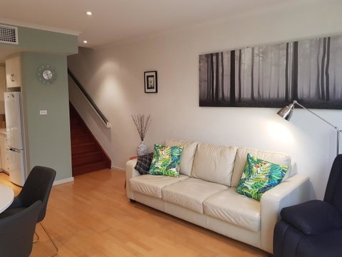 The Artisan - 3BR House In The City - Accommodation BNB 2