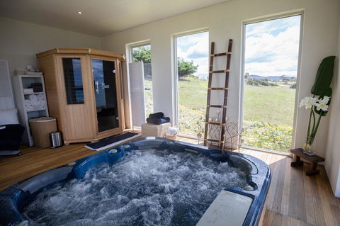 Saltwater - Absolute Oceanfront, Hot Tubs, Sauna, Fire Pits - Accommodation BNB 12