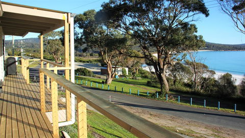 KINGFISHER COTTAGE Beachfront At The Binalong Bay - Accommodation BNB 8