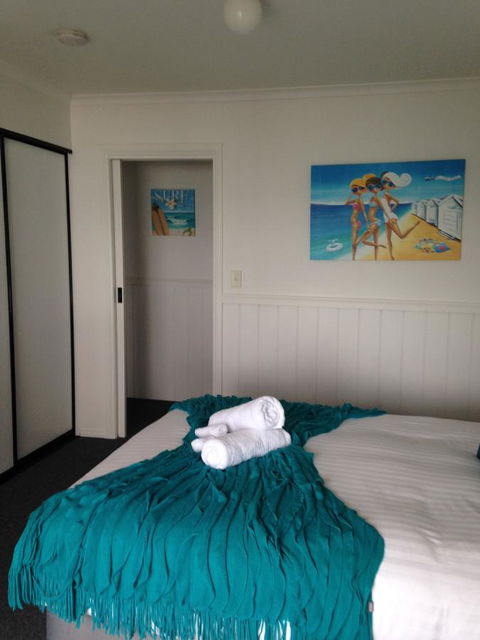 KINGFISHER COTTAGE Beachfront At The Binalong Bay - Accommodation BNB 25