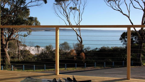KINGFISHER COTTAGE Beachfront At The Binalong Bay - Accommodation BNB 6