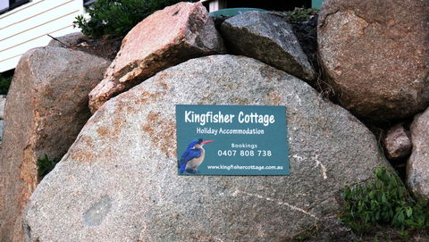 KINGFISHER COTTAGE Beachfront At The Binalong Bay - Accommodation BNB 15