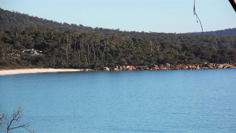 KINGFISHER COTTAGE Beachfront At The Binalong Bay - Accommodation BNB 12