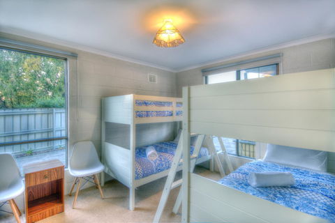 The Lookout ~ Large Family House With Views - Accommodation BNB 9