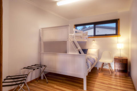 The Lookout ~ Large Family House With Views - Accommodation BNB 11