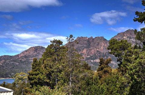 The Lookout ~ Large Family House With Views - Accommodation BNB 5