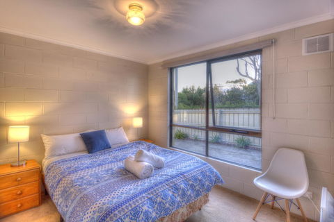 The Lookout ~ Large Family House With Views - Accommodation BNB 13