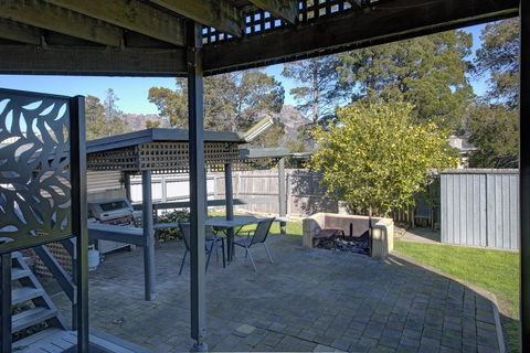 The Lookout ~ Large Family House With Views - Accommodation BNB 1