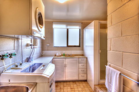 The Lookout ~ Large Family House With Views - Accommodation BNB 16