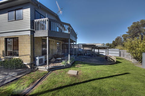 The Lookout ~ Large Family House With Views - Accommodation BNB 2