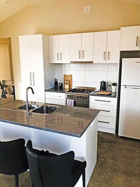EMBRACING EVANDALE - Hosted By L'Abode Accommodation - Accommodation BNB 18