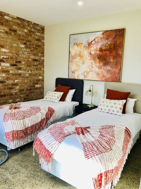 EMBRACING EVANDALE - Hosted By L'Abode Accommodation - Accommodation BNB 4