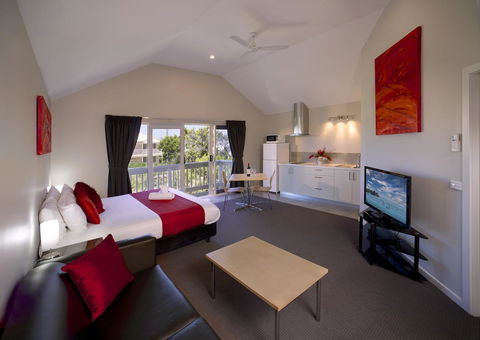Boathouse Resort Studios And Suites - Accommodation BNB 10
