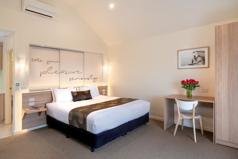 Boathouse Resort Studios And Suites - Accommodation BNB 2