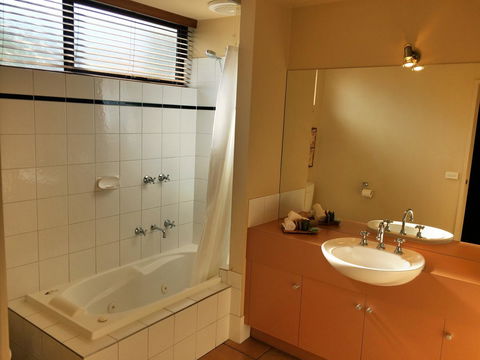 Lorne Surf Apartments - Accommodation BNB 24
