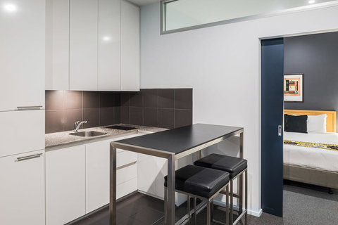 Mantra 100 Exhibition - Accommodation BNB 8