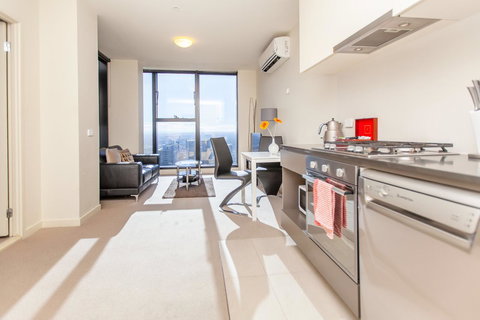 Melbourne SkyHigh Apartments - Accommodation BNB 1