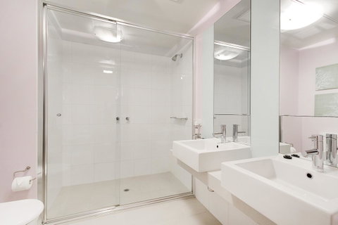 Waterfront Melbourne Apartments - Accommodation BNB 24