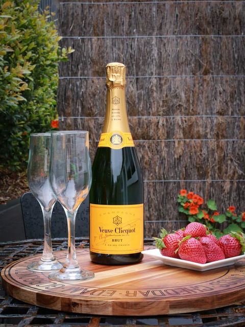 Capella Villa No. 4 - Stunning Luxury Decor Inside And Out - Accommodation BNB 12