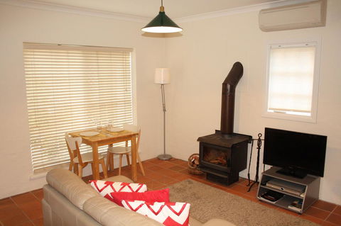 Merrimeet Cottages - Accommodation BNB 24