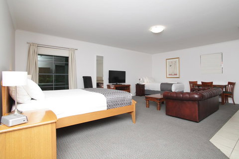 Quality Inn & Suites The Menzies - Accommodation BNB 10
