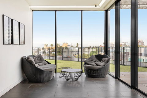 Modern Apartment In The Heart Of St Kilda - Accommodation BNB 17