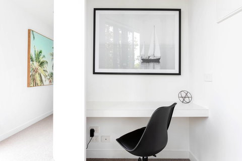 Modern Apartment In The Heart Of St Kilda - Accommodation BNB 2