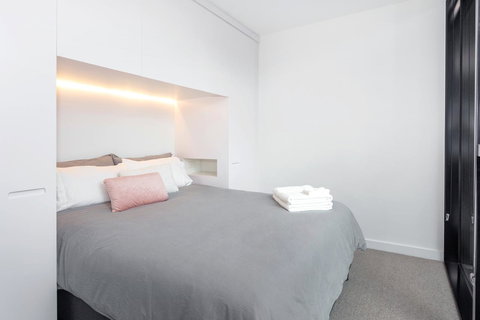 Modern Apartment In The Heart Of St Kilda - Accommodation BNB 11