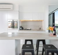 Modern Apartment in the heart of St Kilda - Accommodation BNB