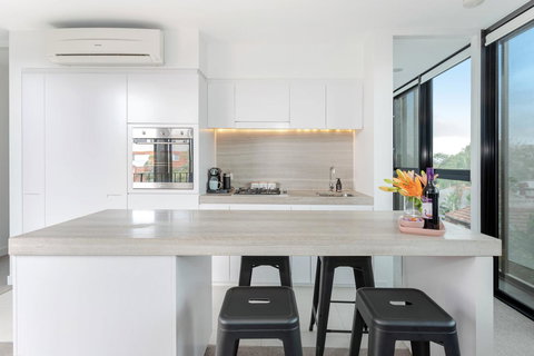 Modern Apartment In The Heart Of St Kilda - Accommodation BNB 0