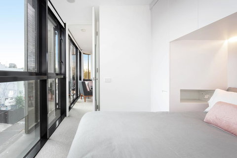 Modern Apartment In The Heart Of St Kilda - Accommodation BNB 10