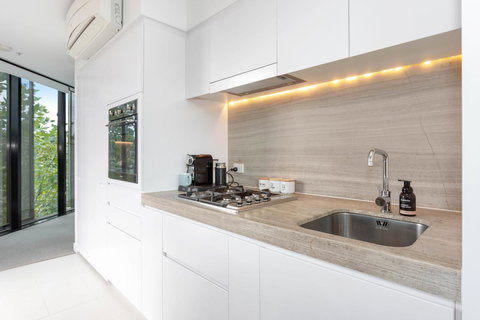 Modern Apartment In The Heart Of St Kilda - Accommodation BNB 5