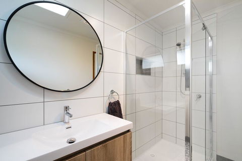 Uptown Frankston - Accommodation BNB 11