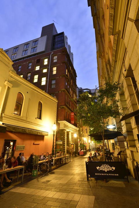 Metro Apartments On Bank Place - Accommodation BNB 1