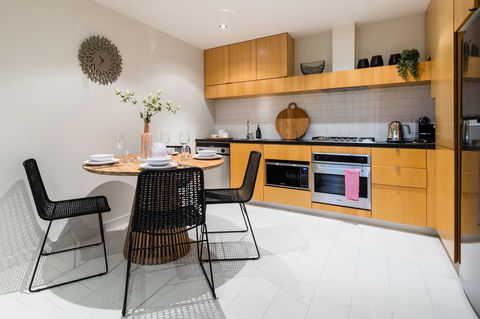 Auguste, Melbourne CBD Private Accommodation With Parking - Accommodation BNB 9