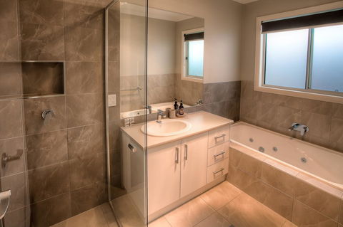 Luxury Abalina Cottages - Accommodation BNB 10
